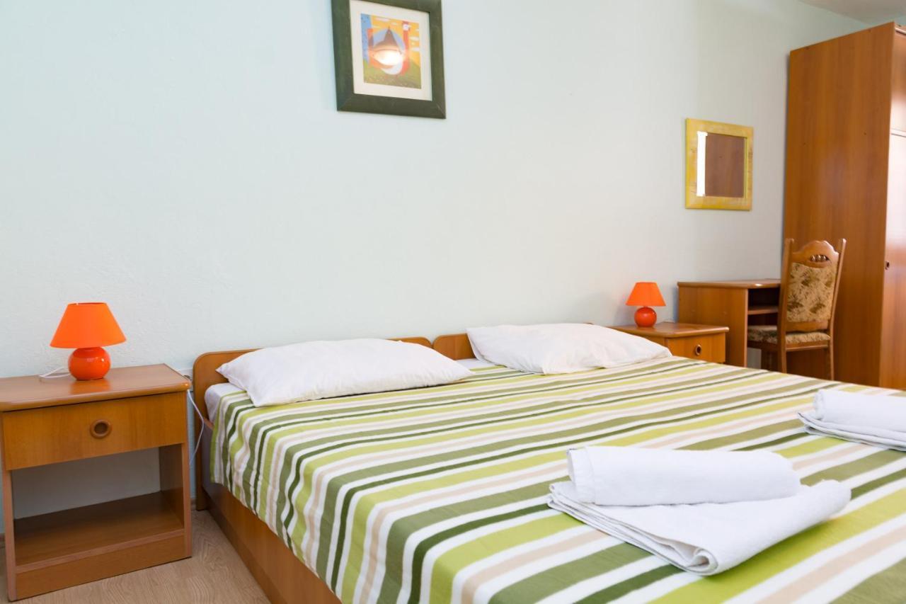 Pag Marina Rooms & Apartment Pag Town Exterior photo